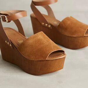 Women's Tan Platform Sandals